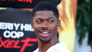 Le rappeur Lil Nas X arrêté aux États-Unis après avoir erré presque nu à Los Angeles