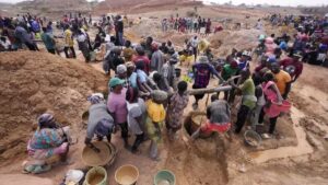 Catastrophe minière au Nigeria : plus de 100 personnes piégées, 13 corps récupérés