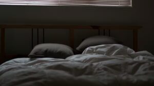 Dormir dans l'obscurité, de nouveaux avantages découverts pour votre santé