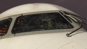 Vitre avant de l'avion des super Eagles