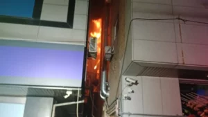 Photo de l'immeuble en feu DR