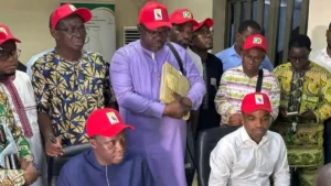 Le duo Agbodjo - Lodjou dépose son dossier à la CENA