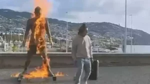 Portugal : Un homme interpellé après avoir incendié la statue de Cristiano Ronaldo à Madère