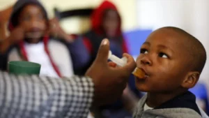 Un médicament administré à un enfant