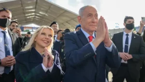 Netanyahou réprimandé par sa femme Sara pour une place VIP au stade Maccabiades
