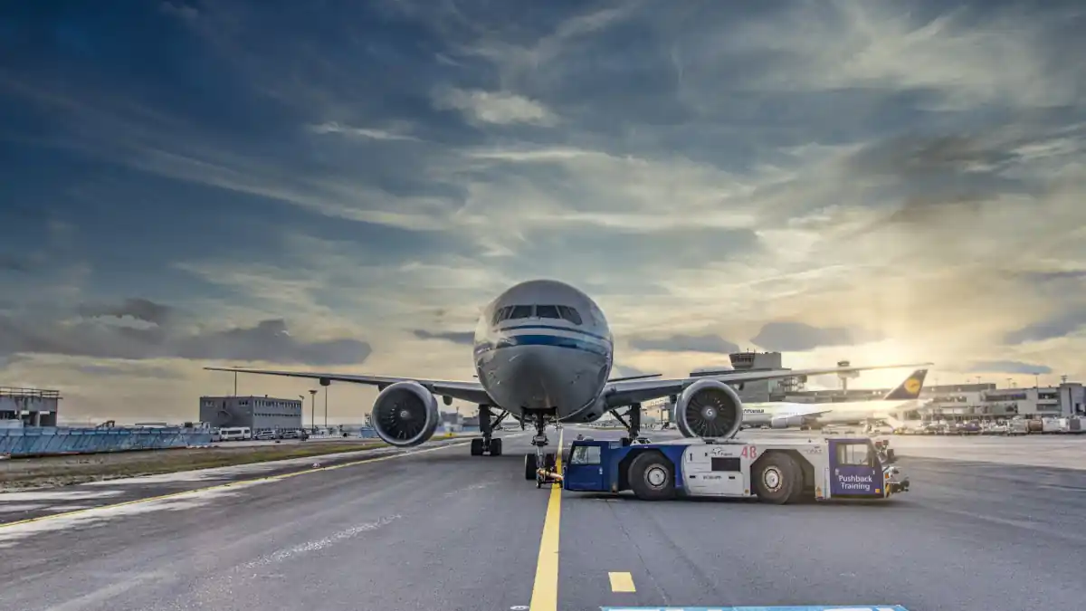Un avion sur le tarmac