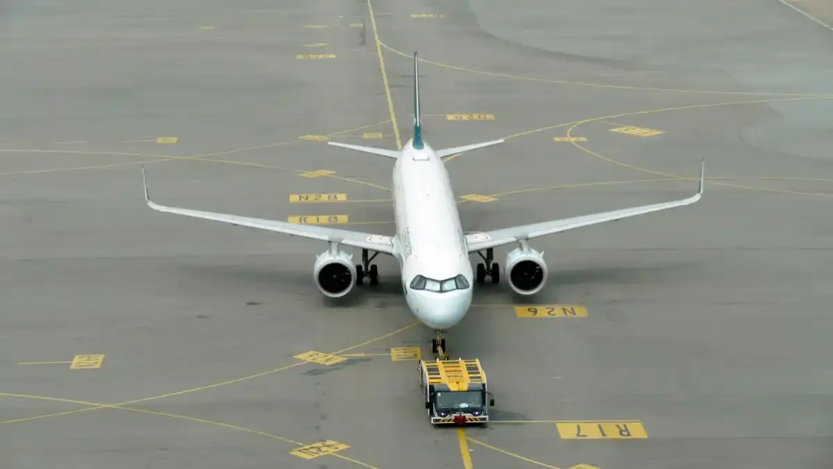 Un avion sur le tarmac