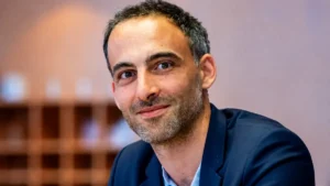 Présidentielle 2027 : Glucksmann entre en campagne, Jean-Baptiste Marteau reprend le 20h de Léa Salamé