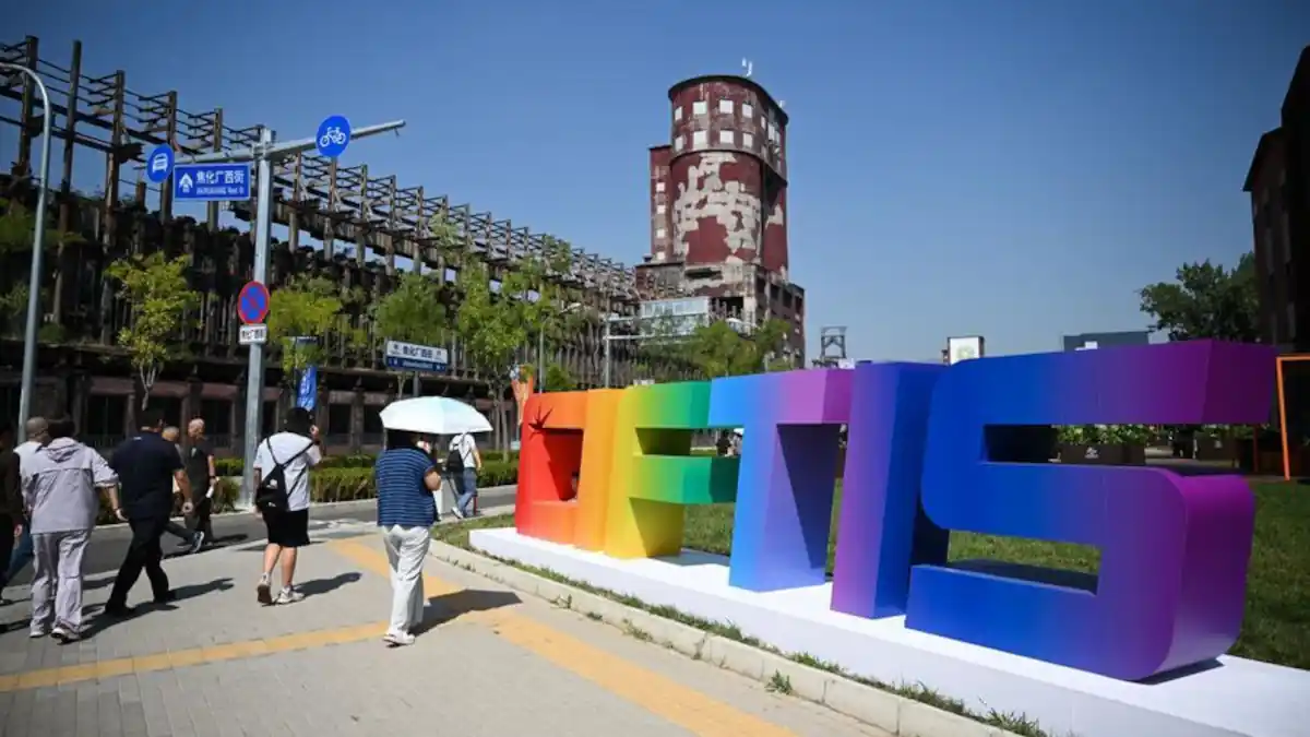 Chine : une ancienne usine sidérurgique transformée en parc futuriste