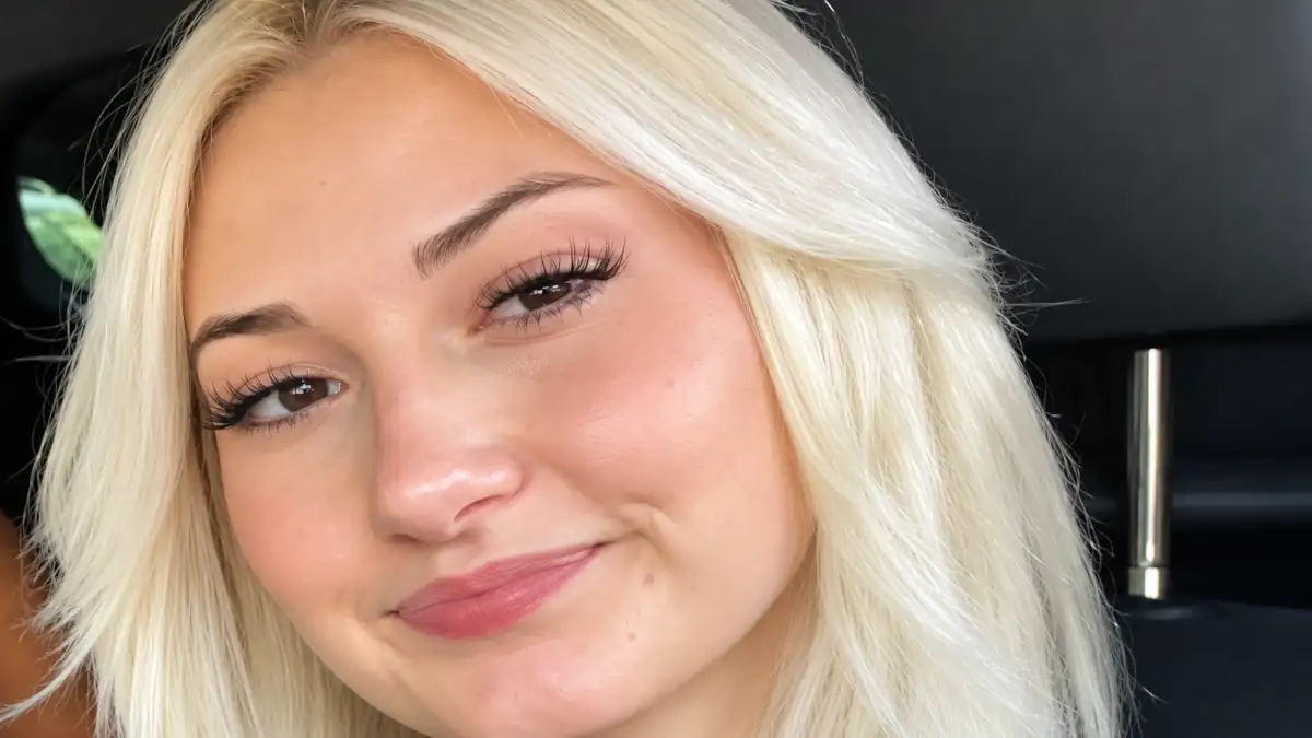 An American accidentally kills his girlfriend before their engagement and then commits suicide