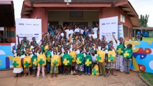 Programme Orphée : A+ Bénin et la Fondation Canal+ offrent 100 kits scolaires au Village d’Enfants SOS d’Abomey-Calavi