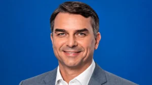 Flávio Bolsonaro fuit le Brésil pour se réfugier aux États-Unis après sa défaite face à Lula