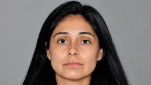 Une mère accusée d'avoir poignardé son mari et ses deux enfants en bas âge au Texas