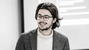 Ex-collaborateur d'une élue LFI, Ritchy Thibault enchaîne les échéances judiciaires jusqu'en mai 2027