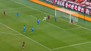 Chine : deux buts marqués avec deux ballons lors d'un match, l'arbitre les annule
