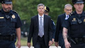 Procédure de destitution : un diplomate enfonce Trump