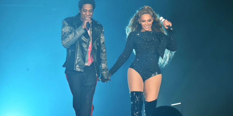 GLASGOW, SCOTLAND - JUNE 09:  Beyonce and Jay-Z perform together holding hands on stage during the "On the Run II" Tour at Hampden Park on June 9, 2018 in Glasgow, Scotland.  (Photo by Kevin Mazur/Getty Images For Parkwood Entertainment)