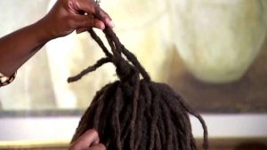 Racisme aux USA : les cheveux d'une fillette de 12 ans coupés par ses camarades blancs