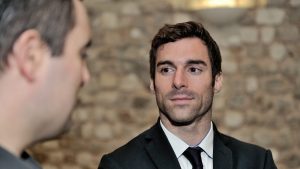 Menacé, l'élu RN au cœur de la polémique sur le voile porte plainte
