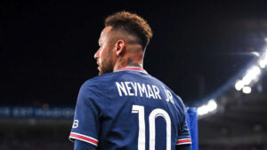 Neymar présente sa petite amie Bruna Biancardi à ses fans sur la toile