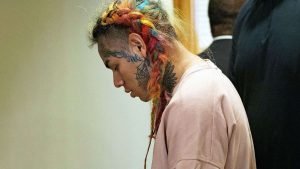 USA : le rappeur 6ix9ine serait au bord de la faillite