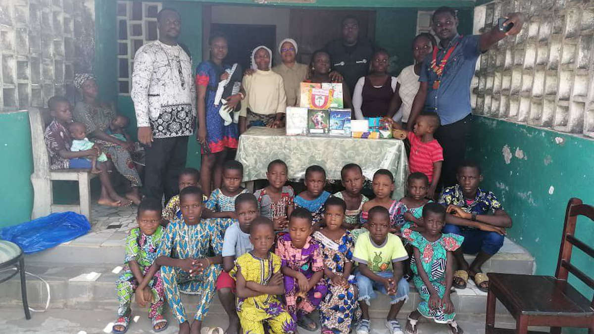 Bénin : Don de matériels scolaires du Rotaract Club Cotonou Palmier aux pensionnaires de Sainte Maria Goretti