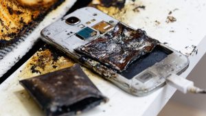 France : Près de 200 personnes évacuées d'une salle de cinéma après qu'un téléphone ait pris feu