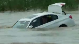 Inde : Déçu de n'avoir pas reçu une Jaguar, il jette sa BMW dans la rivière (et regrette)