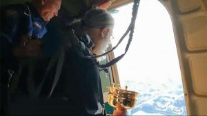 Russie : pour lutter contre l'alcoolisme, des prêtres déversent de l'eau bénite